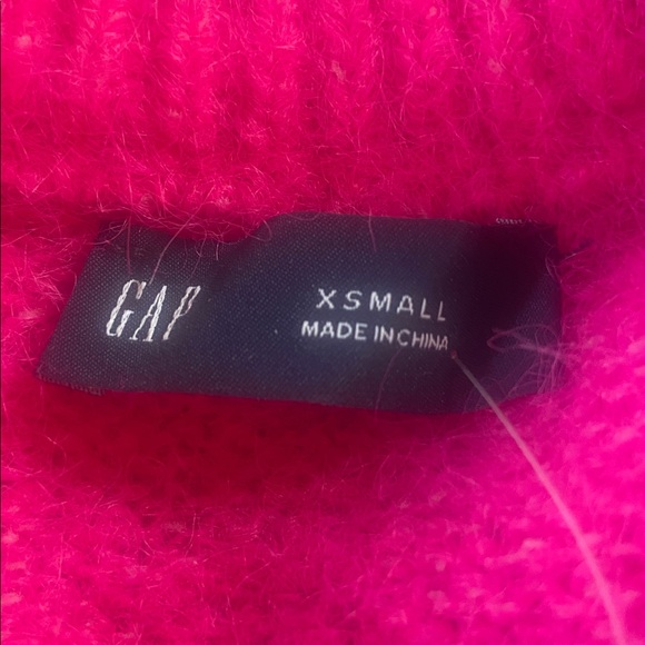 The Gap Pink fuzzy Women's Sweater size extra small cropped NWT - Picture 3 of 4